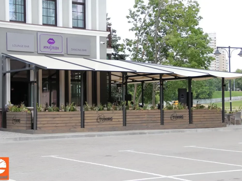 Летняя терраса "Mama Stiflera Bar" из модульных тентовых конструкций производства Эвертент