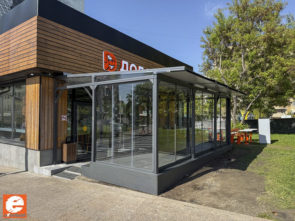 Летняя веранда для пиццерии "Додо пицца" в Москве - реализованный проект компании "Эвертент"